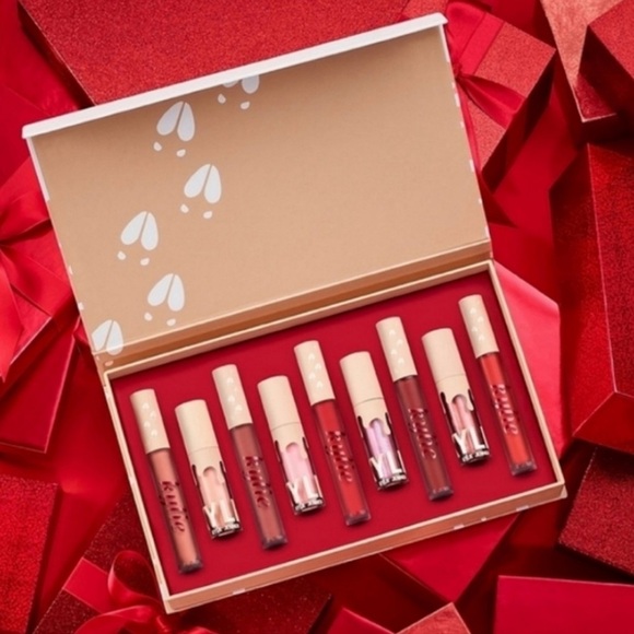 RED VELVET #405 | Kylie Cosmetics Velvet Liquid Lipstick - Bold Holiday Red - Picture 6 of 8